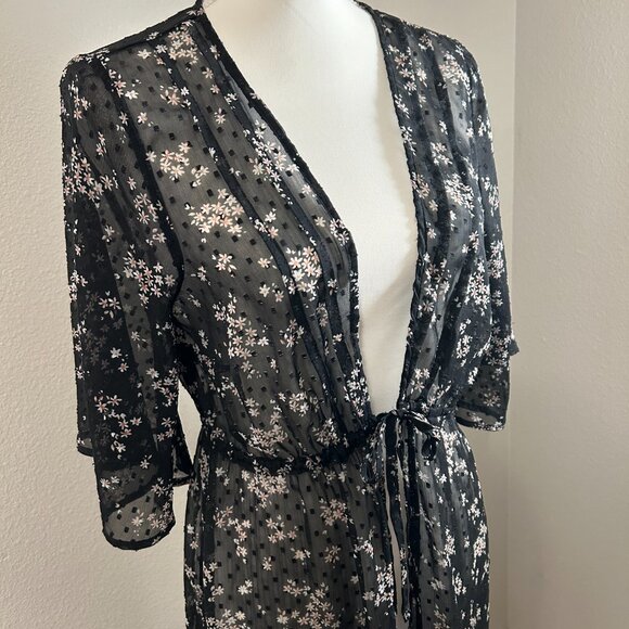Women's Abercrombie and Fitch Sheer Floral Print Kimono Cover Up Size: M - Picture 8 of 10